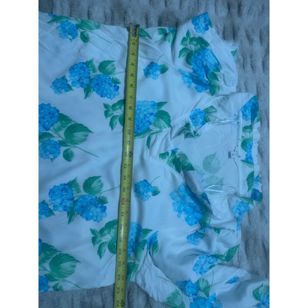 Crown & Ivy Blue Hydrangea Floral Ruffle Neck Blouse XL White 3/4 Sleeve Top - Picture 5 of 6